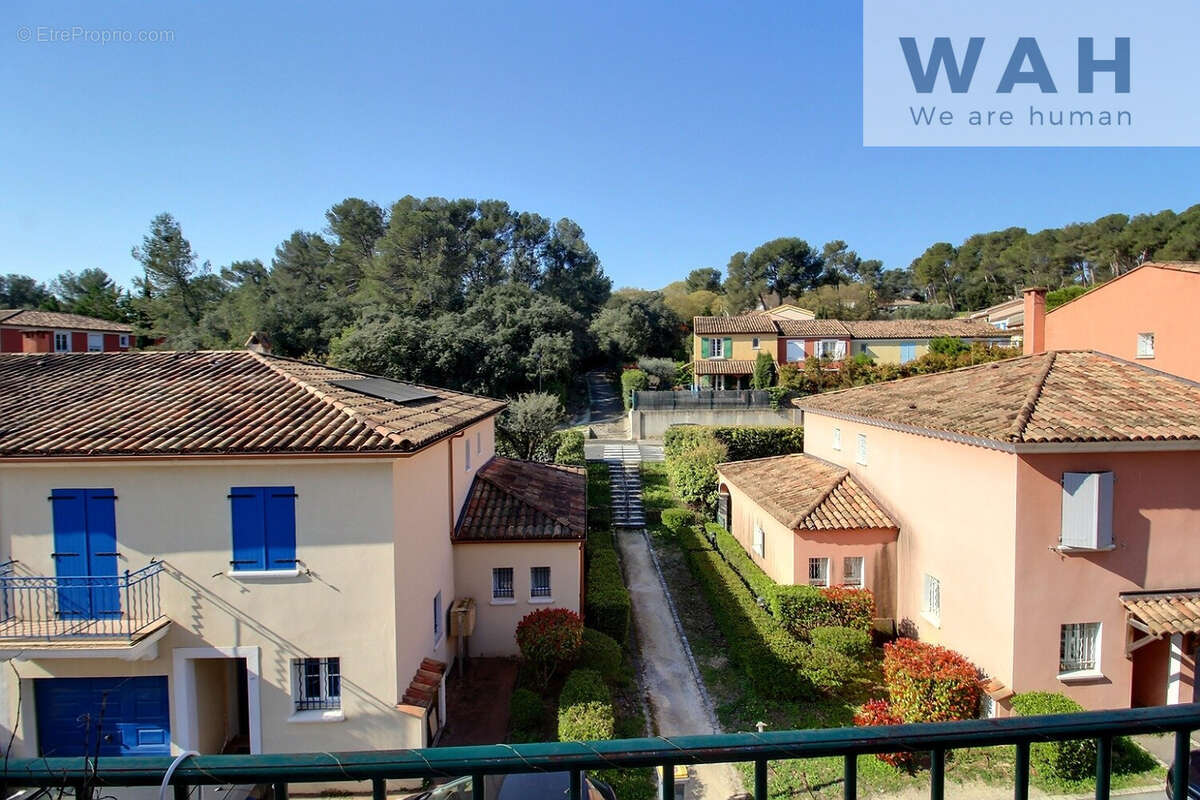 Appartement à SAINT-CLEMENT-DE-RIVIERE