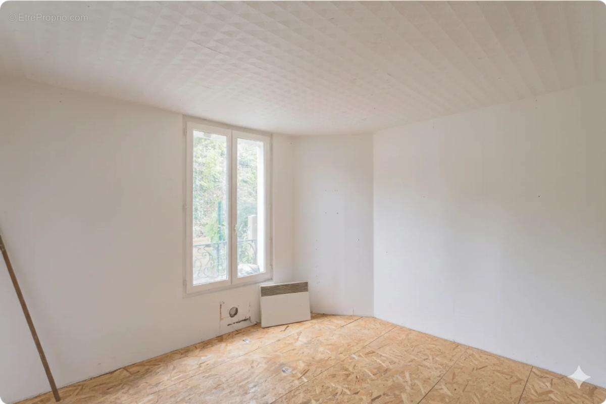Appartement à COURBEVOIE