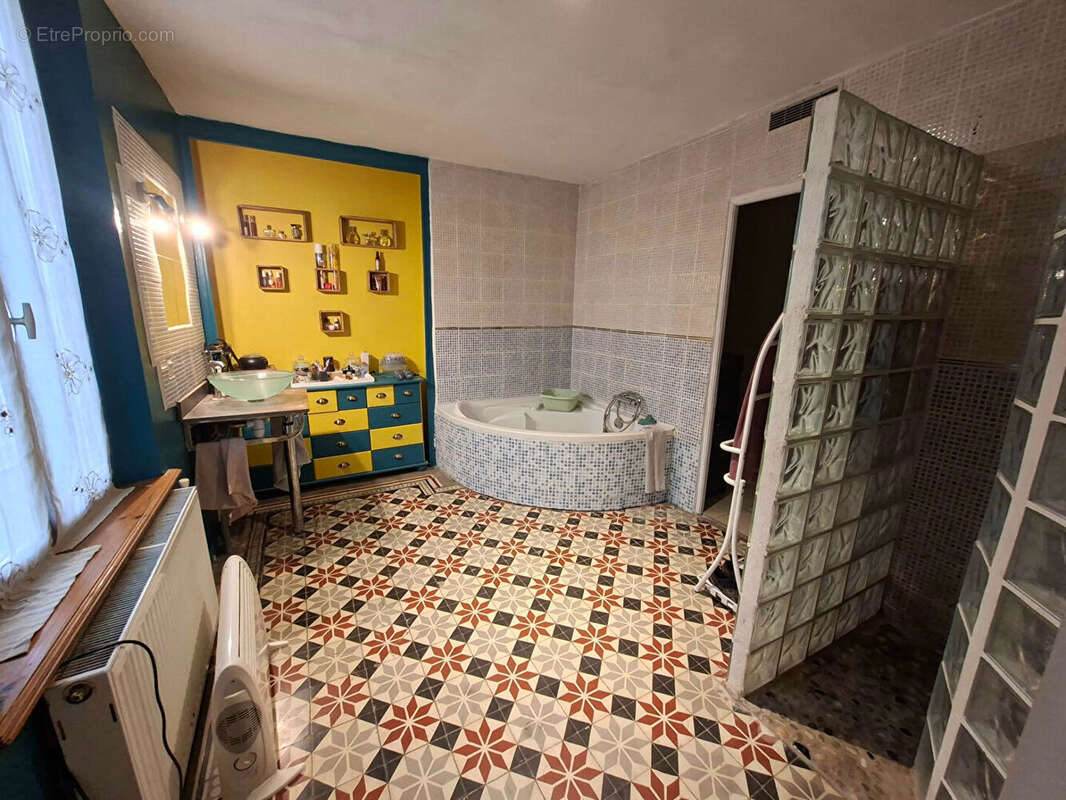 Maison à AUBENTON