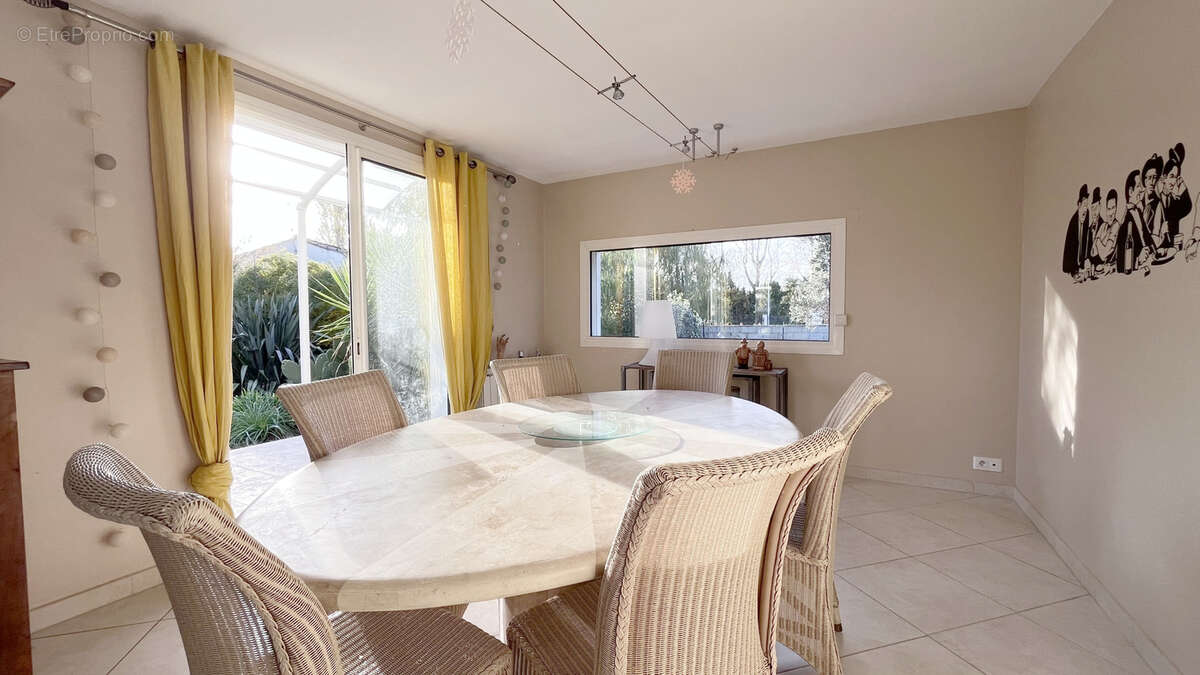 Maison à JONQUIERES-SAINT-VINCENT