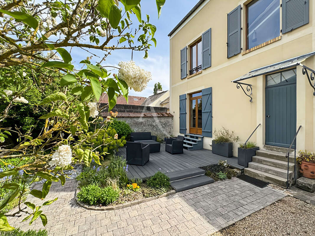 Maison avec 5 chambres, grand jardin et garage - photo 2