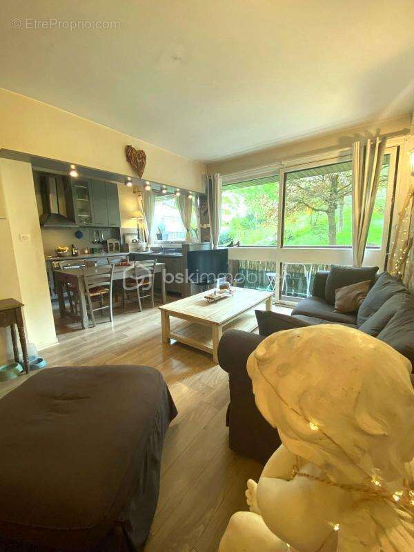 Appartement à LA CELLE-SAINT-CLOUD