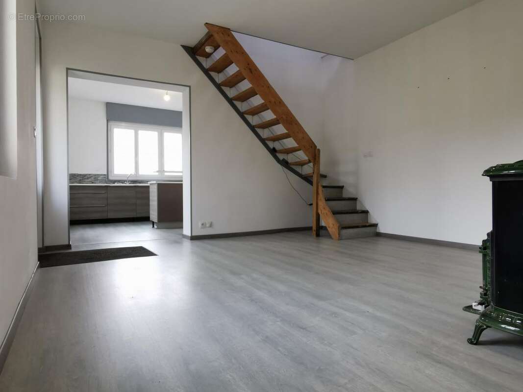 Maison à OISY-LE-VERGER