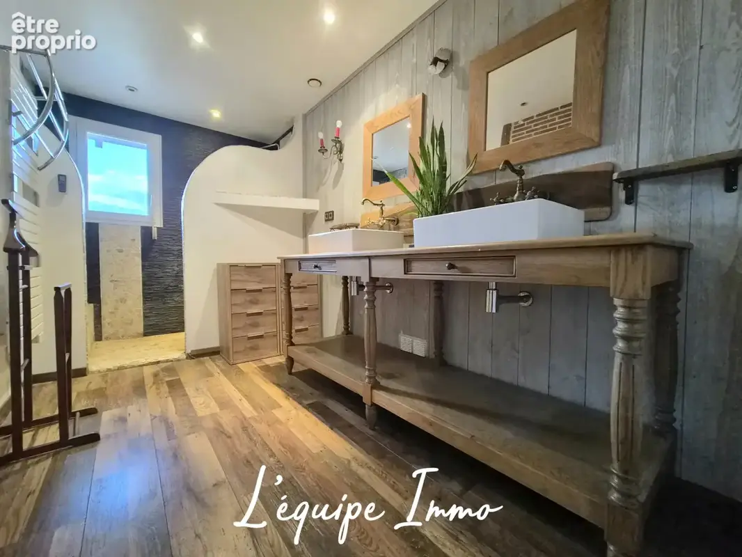 Propriété de 262 m2 vue Pyrénées comprenant 6 chambres avec dépendances et piscine sur plus de 6000 m2 - photo 9