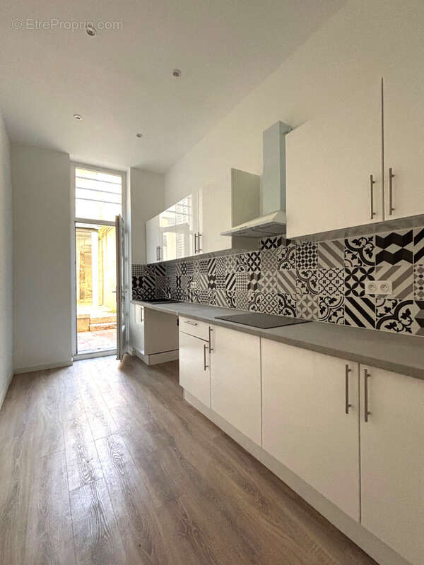 Appartement à MARSEILLE-1E