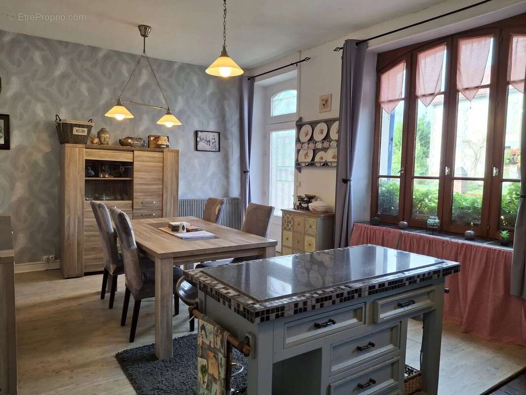 Maison à BUSSIERE-POITEVINE