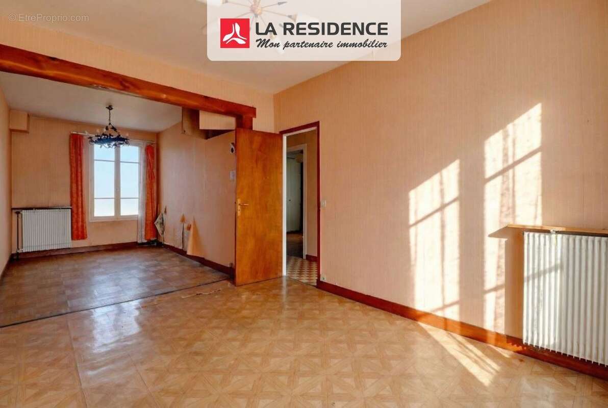 Maison à MAURECOURT