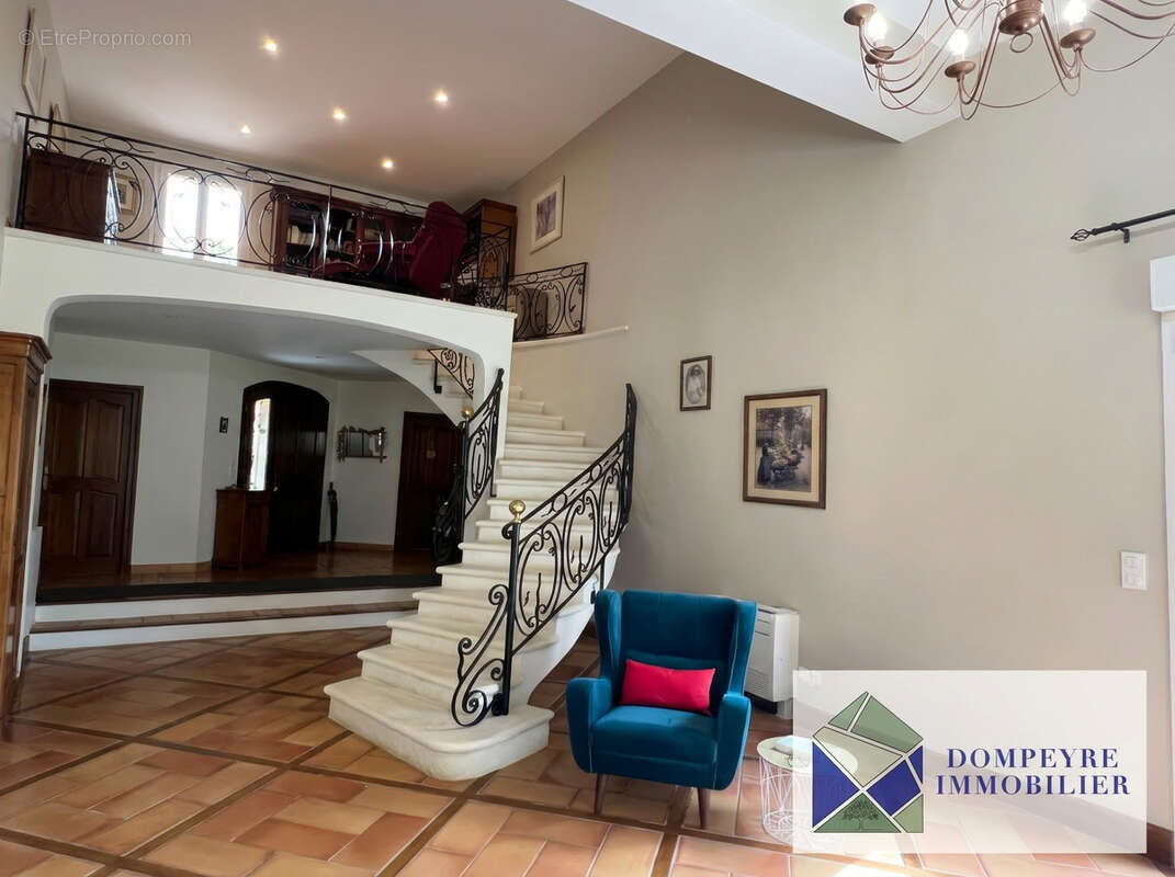 Nans-Les-Pins : immobilier de prestige : maison à vendre - photo 5