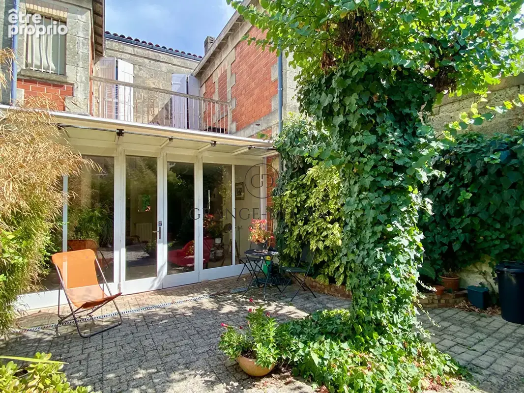 Maison en pierre en R+1 avec 3 chambres et jardin - SAINT SEURIN - photo 2