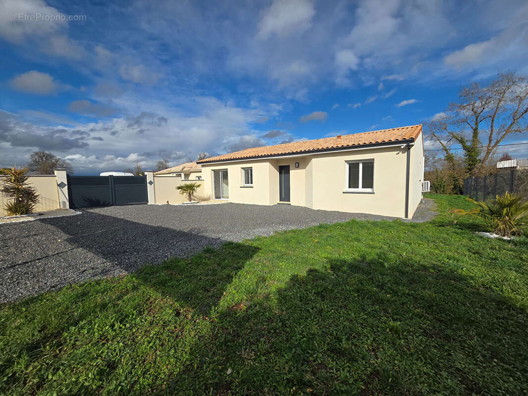 Maison à LA COURONNE