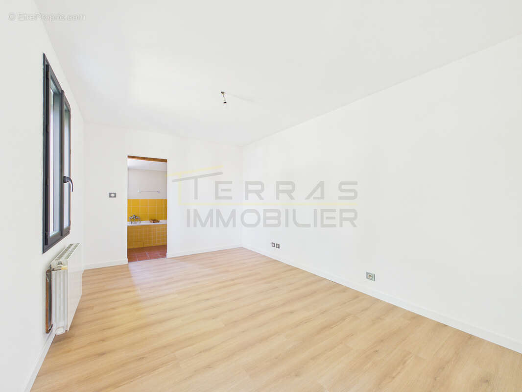 Maison à VALREAS