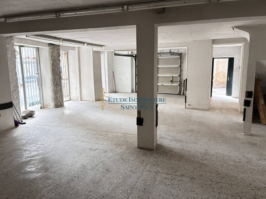 Parking à CLERMONT-L'HERAULT