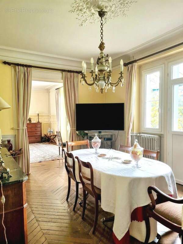 Maison à MANDRES-LES-ROSES