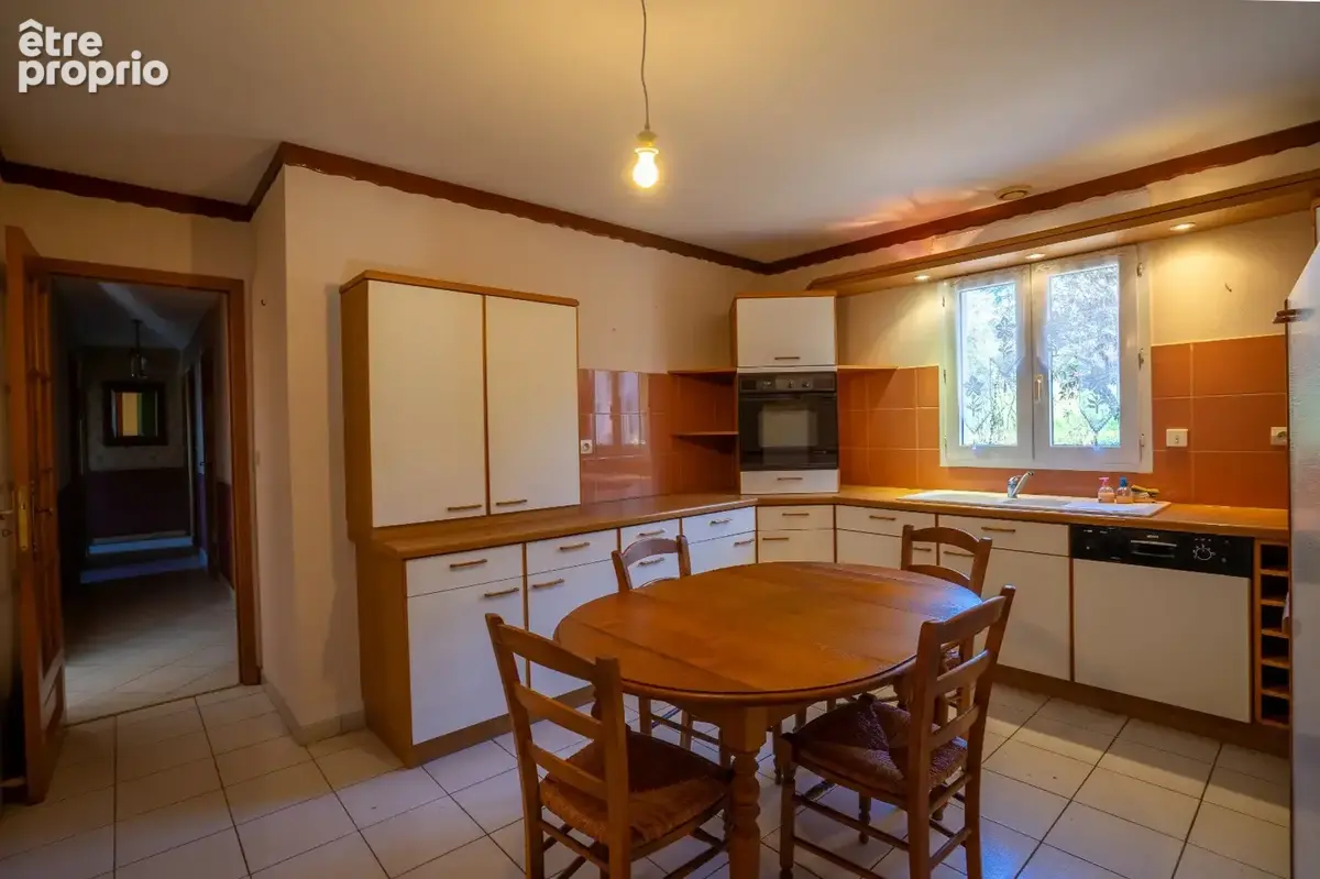 Maison traditionnelle  avec jardin. - photo 4