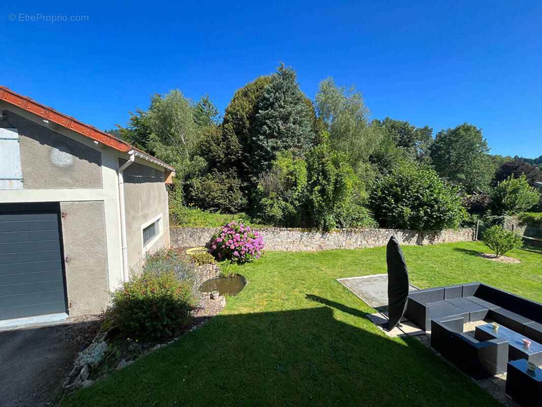 Maison à LA JONCHERE-SAINT-MAURICE