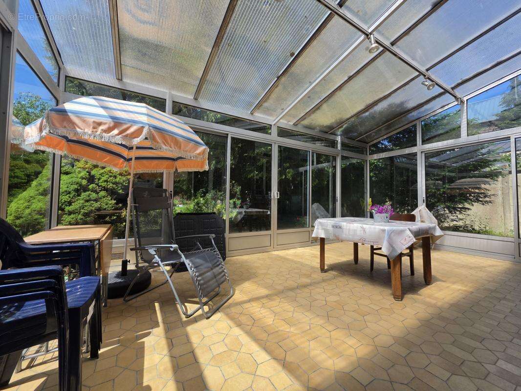 Maison de caractère 228m² avec garage et terrain clos - photo 16