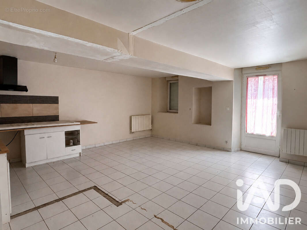Appartement 220 m² à Saint-Nicolas-De-Redon  - photo 2