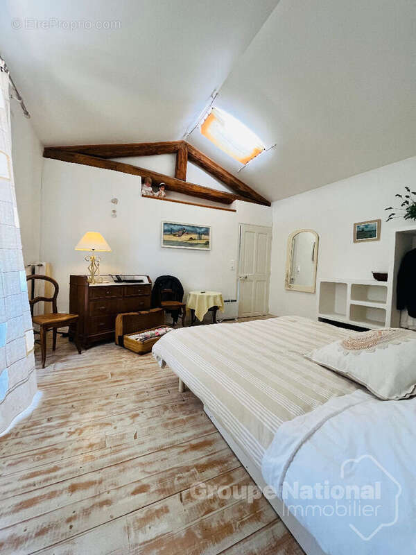 Maison à SAINT-LAURENT-DE-CARNOLS