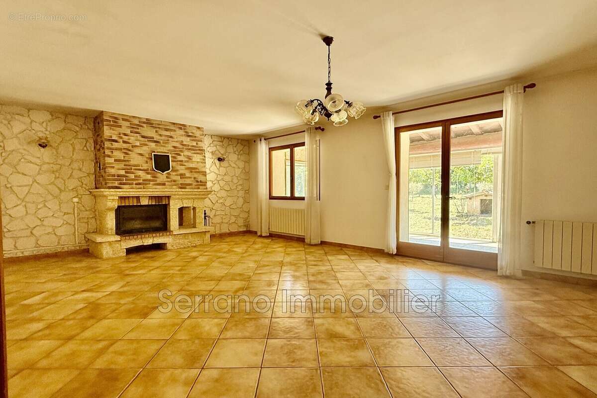 Maison 167 m² à Saint-Remy-De-Provence  - photo 2