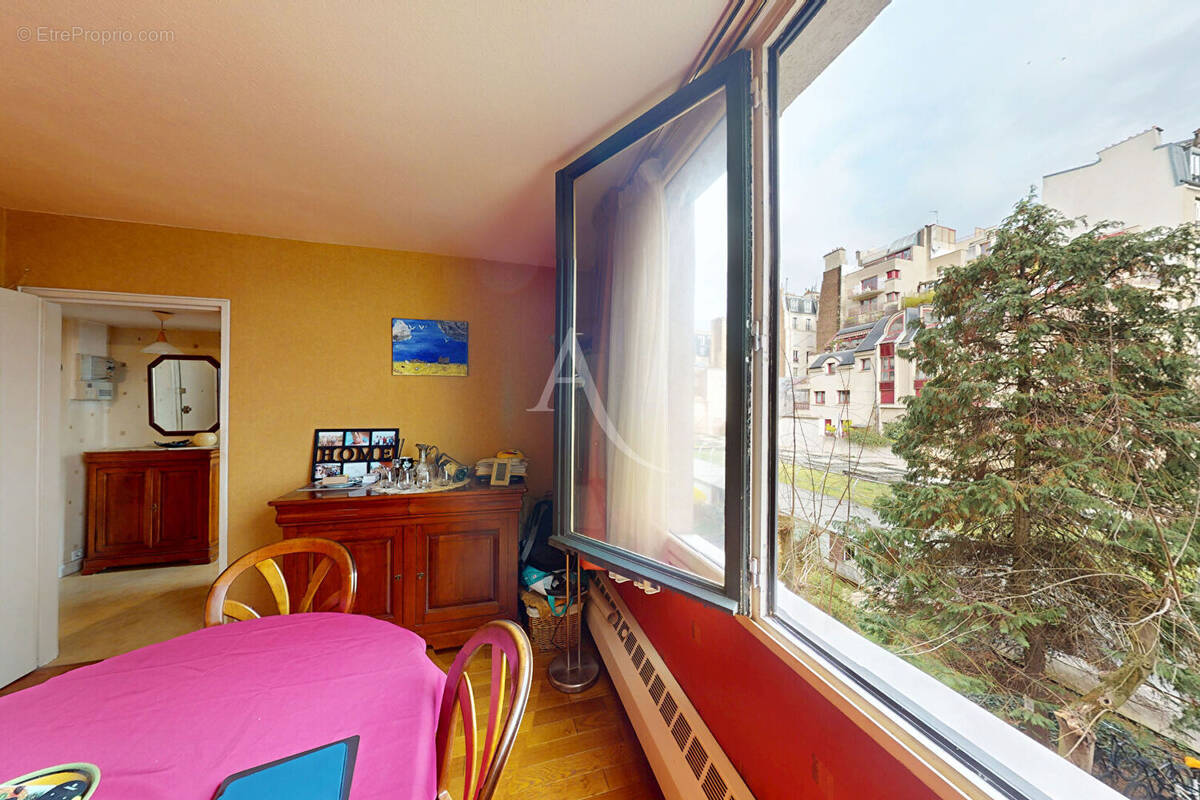 Appartement à PARIS-19E