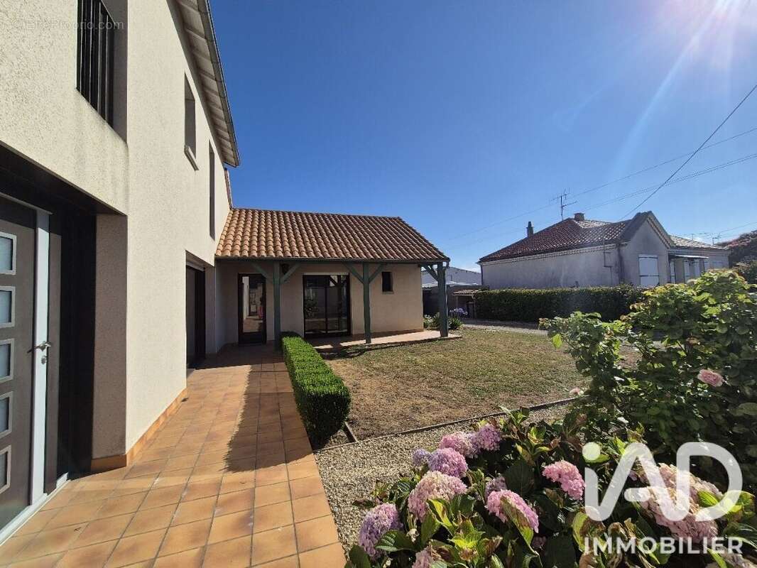 Maison 185 m² à Thouars  - photo 2