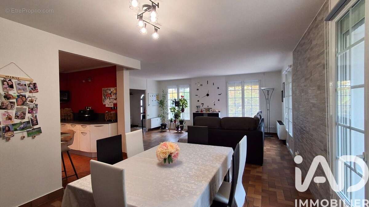 Photo 3 - Maison à MISEREY-SALINES