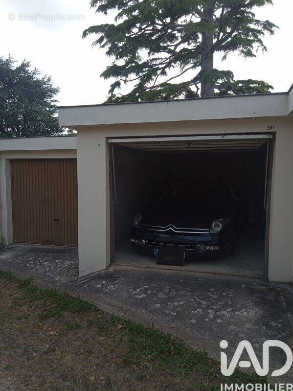 Photo 1 - Parking à CANCALE