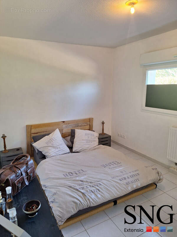 Appartement à GARONS