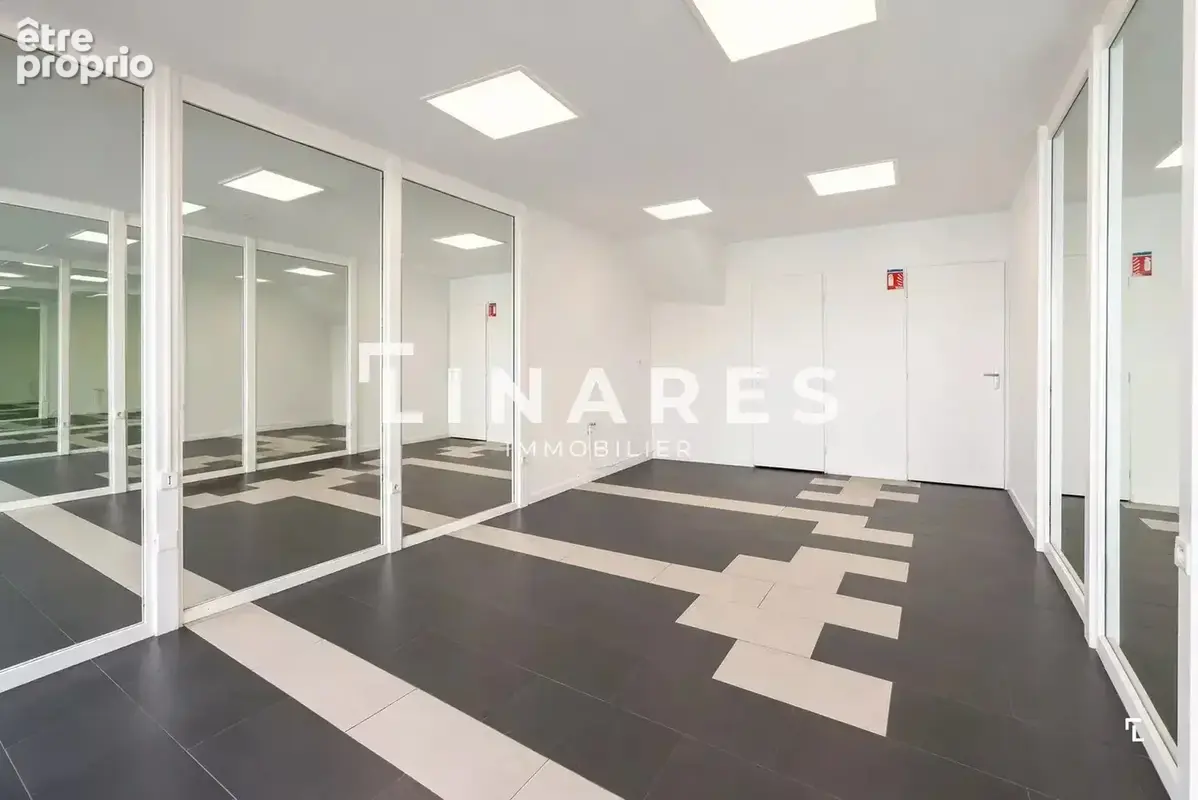 LOCÉA - Local commercial de 30m² avec vitrine - 13009 Mazargues - photo 6
