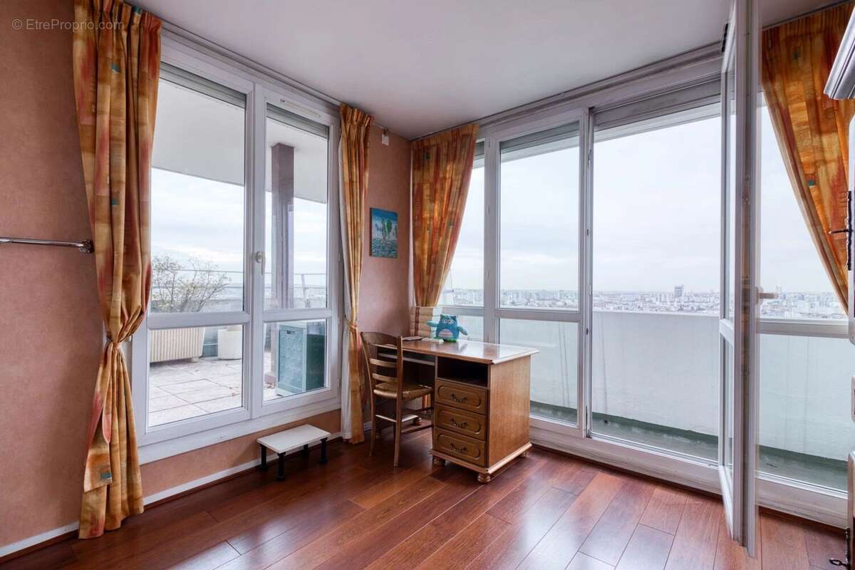 Appartement à COLOMBES