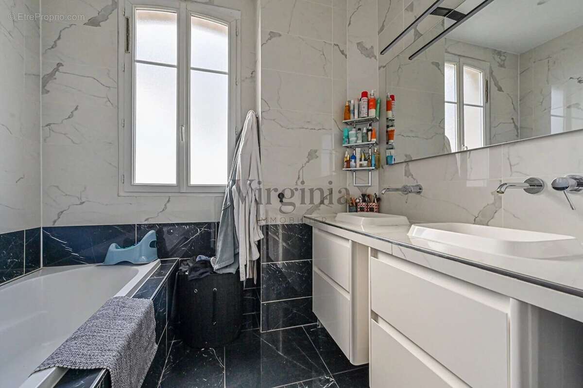 Appartement à CHARENTON-LE-PONT