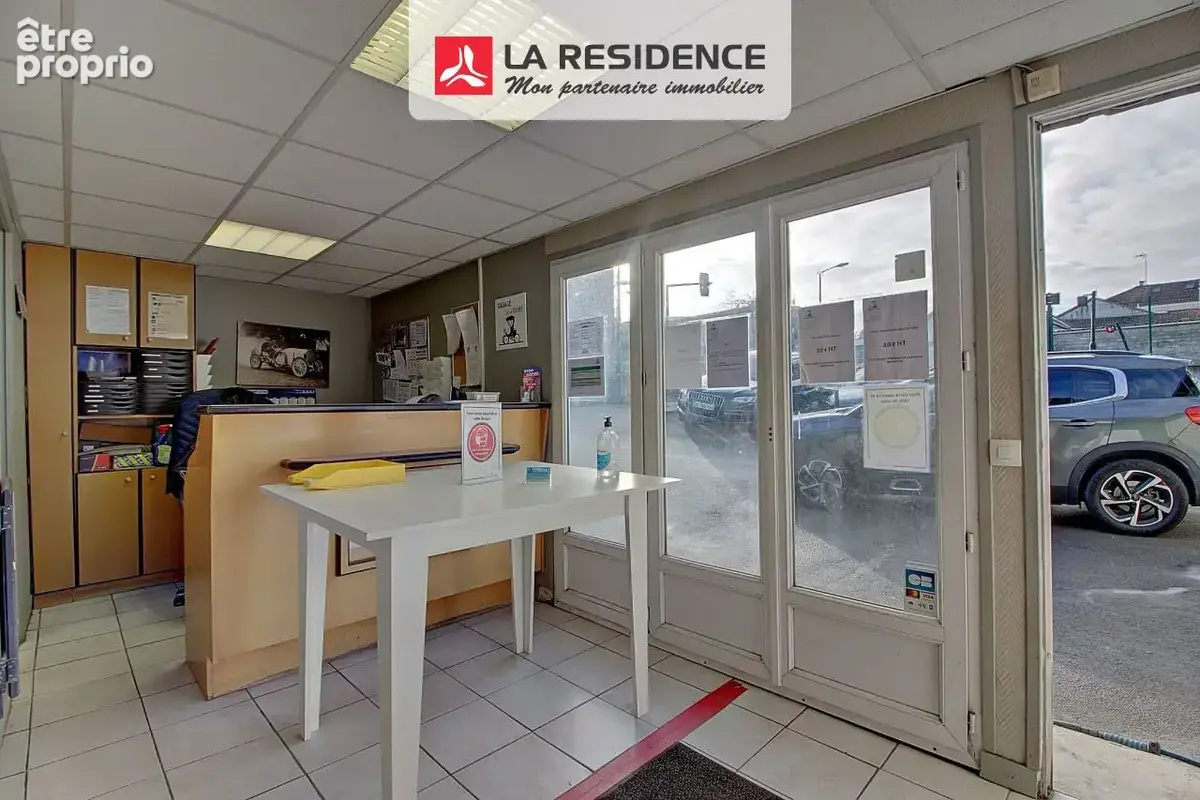 Commerce 300 m² à Chambourcy  - photo 2
