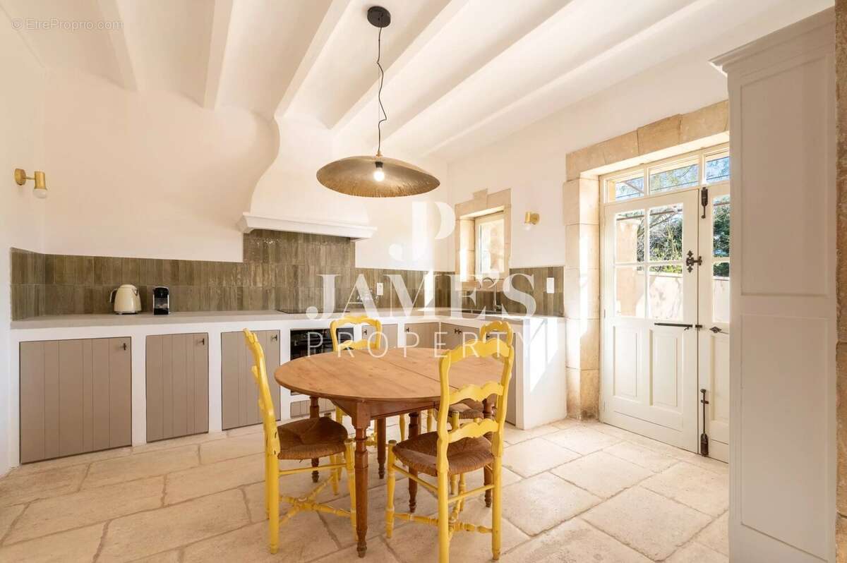Maison 147 m² à Maussane-Les-Alpilles  - photo 5