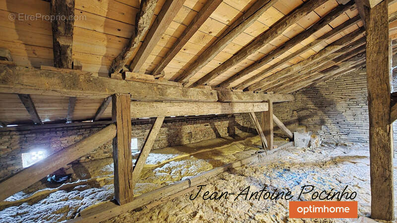 Appartement à SAINTE-FOY-DE-PEYROLIERES