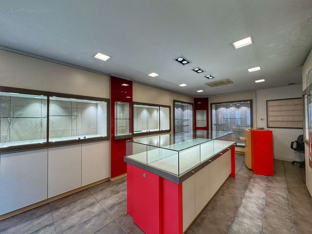 Commerce à SAINT-PALAIS