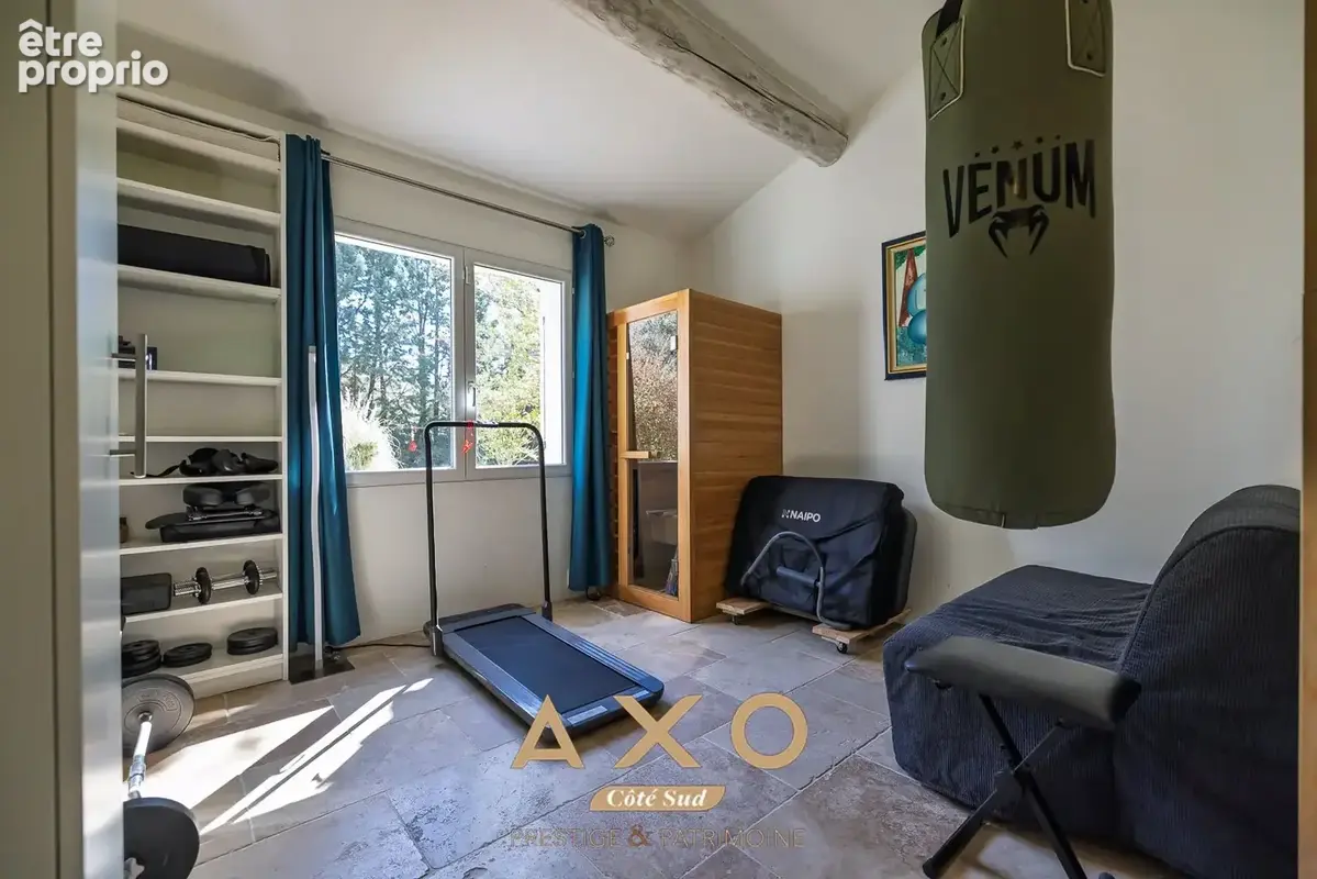 Jouques - villa t8 - plain-pied - studio indépendant - piscine - jacuzzi - 3 garages - 1 hectare - 1 029 000  - photo 18