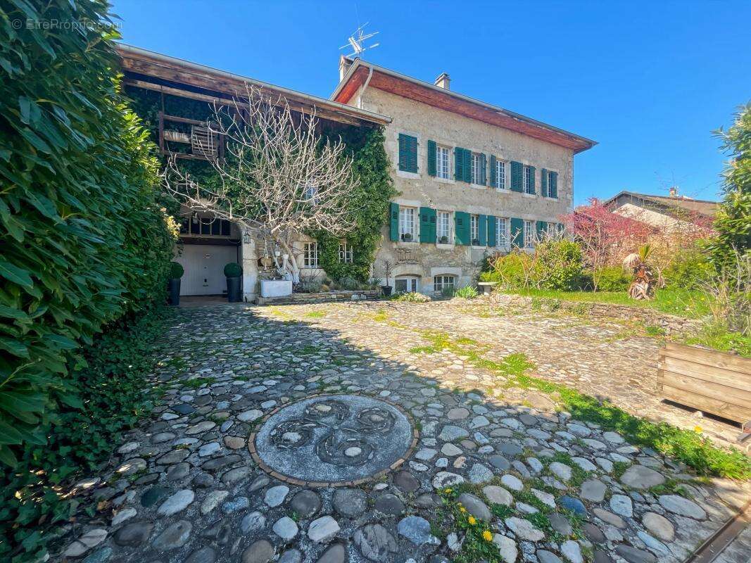 Maison à DIVONNE-LES-BAINS