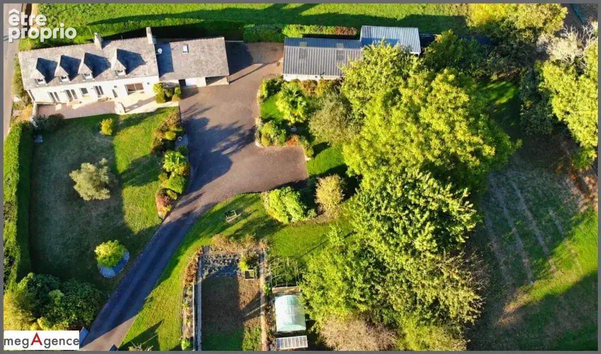 Belle longère en pierre 140m2 - 4 chambres avec dépendances et vaste terrain - photo 1