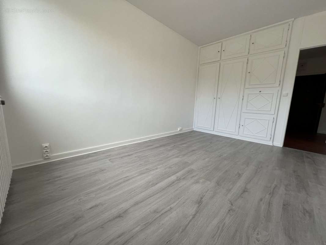 Chambre - Appartement à BORDEAUX