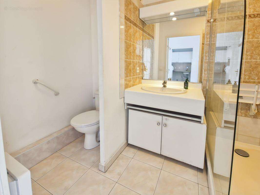 Appartement à SAINT-LAURENT-DU-VAR