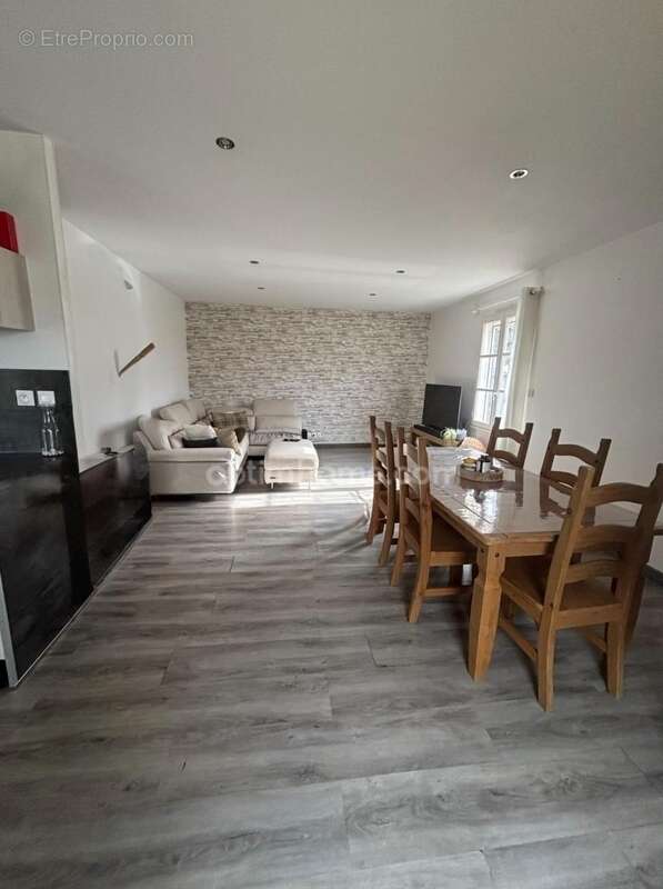 Maison à ROULLET-SAINT-ESTEPHE