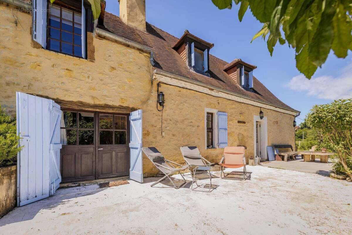 Charmante maison en pierre du Périgord avec piscine et vue sur la campagne - photo 2