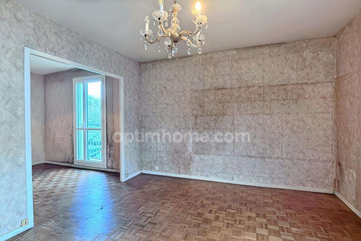 Appartement T3/T4 75 m2, DPE D, métro et marché Ste-Thérèse à 5 minutes - photo 4