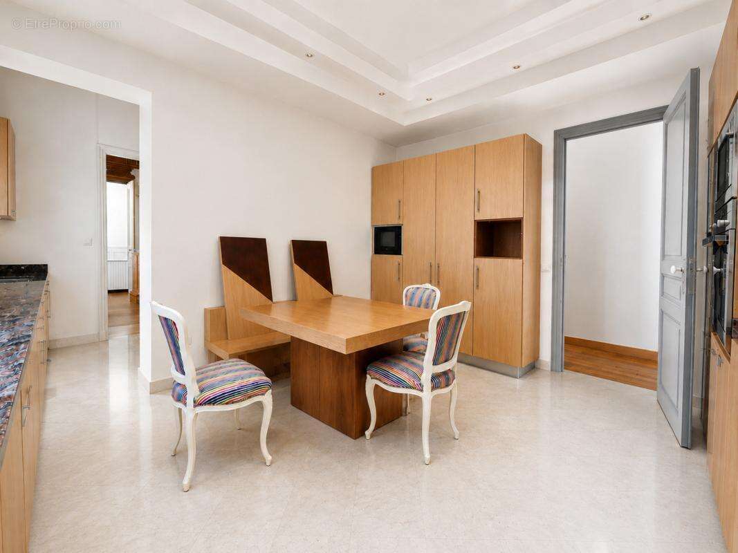 Appartement à PARIS-8E