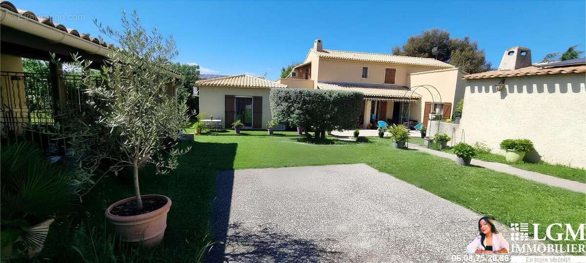 Maison à VERNEGUES