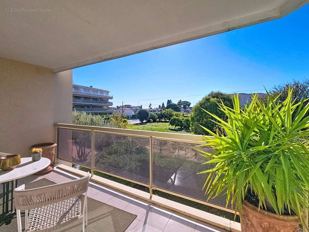 Appartement à SAINT-LAURENT-DU-VAR