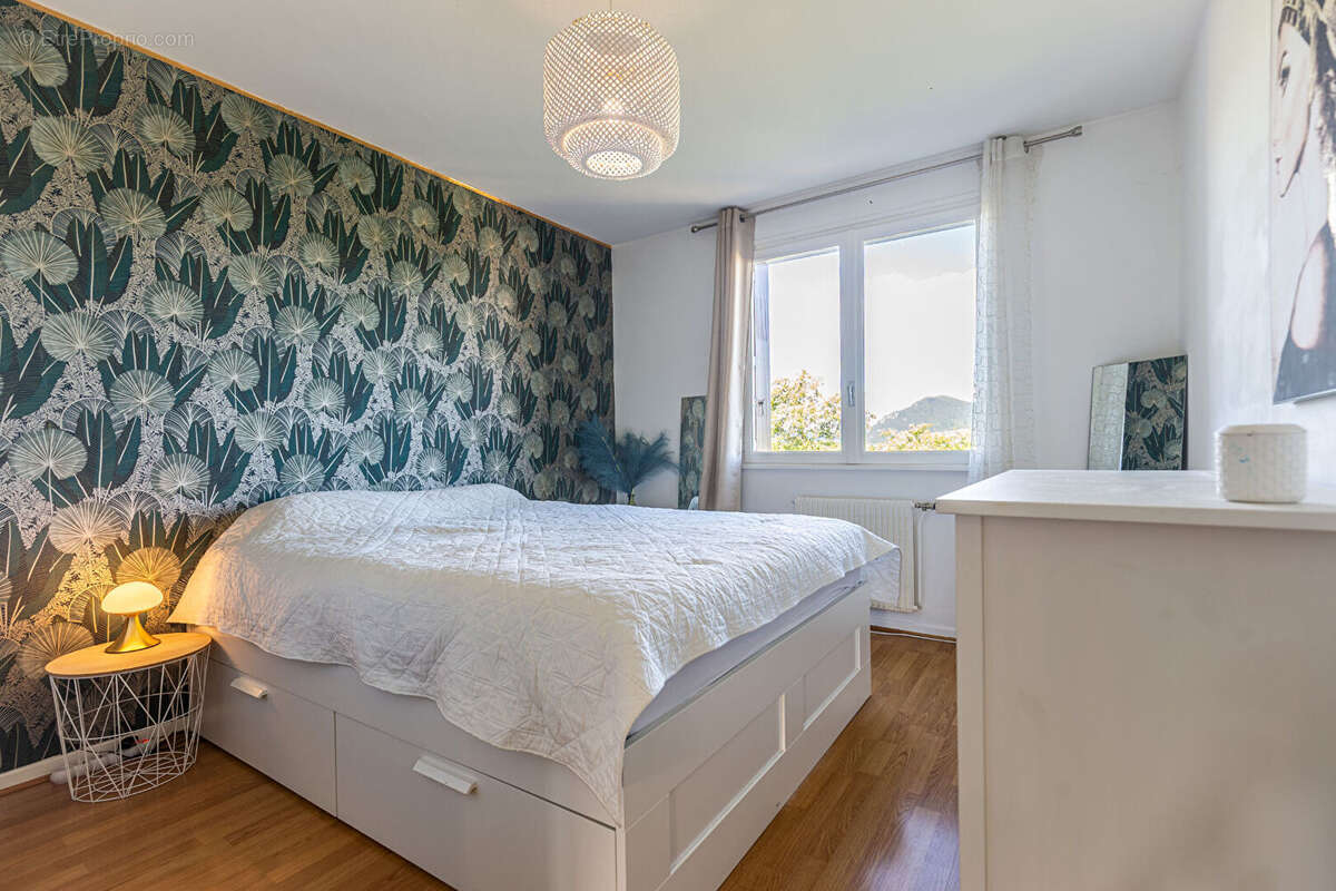 Agence immobiliere laforet - exclusivite - "oeillet" - annecy - appartement t3 de 65.14m² - traversant - 2 balcons - cave - avan - photo 7