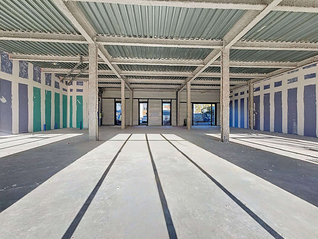 Commerce à LES PONTS-DE-CE