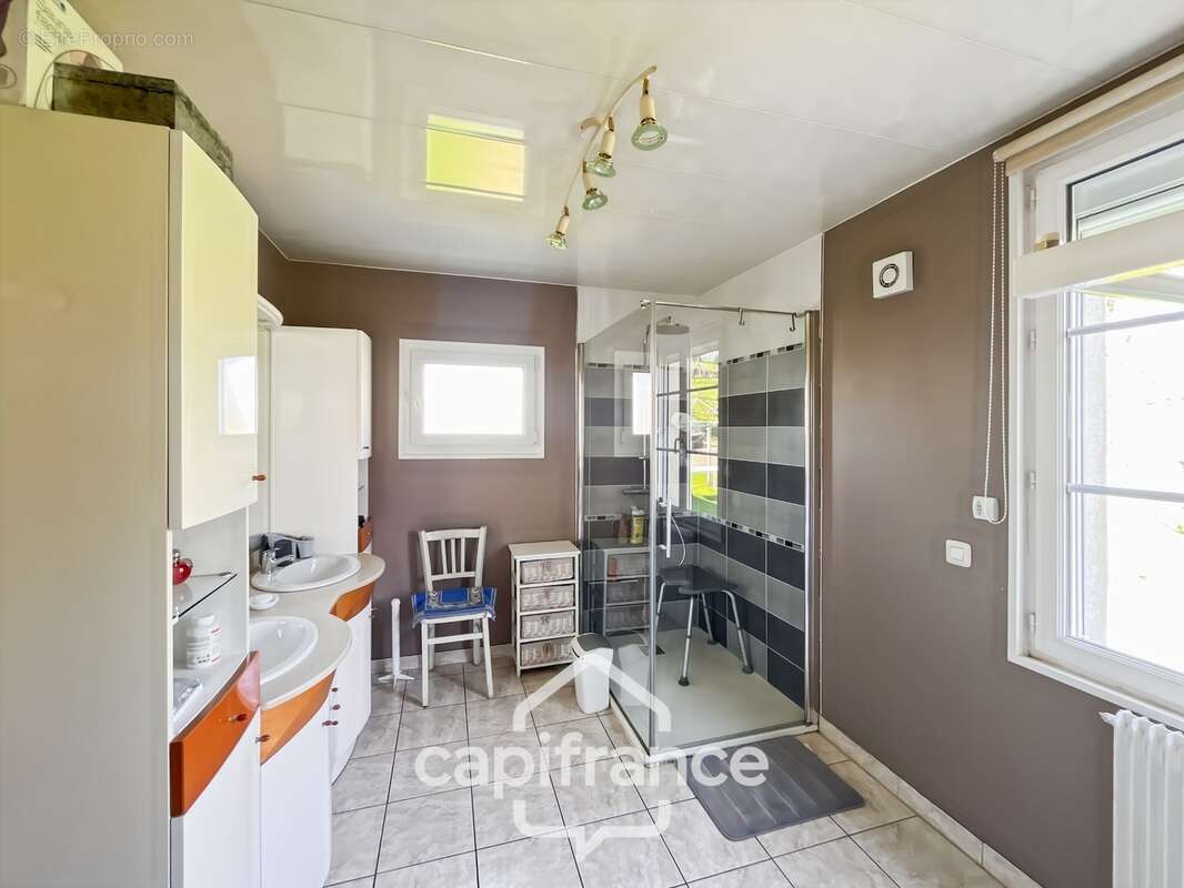 Maison de 5 pièces, 145m² et 67795 m² de terrain - photo 11