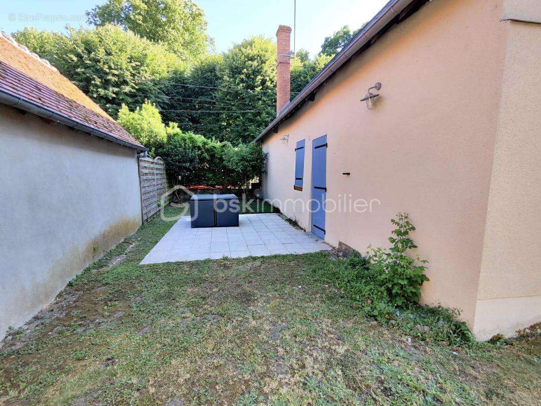 Châteauneuf-sur-loire – maison de ville rénovée à deux pas du parc du château - photo 11